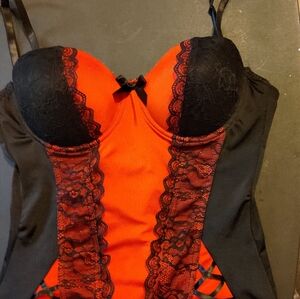 Chic Black and Red Lace Bandeau